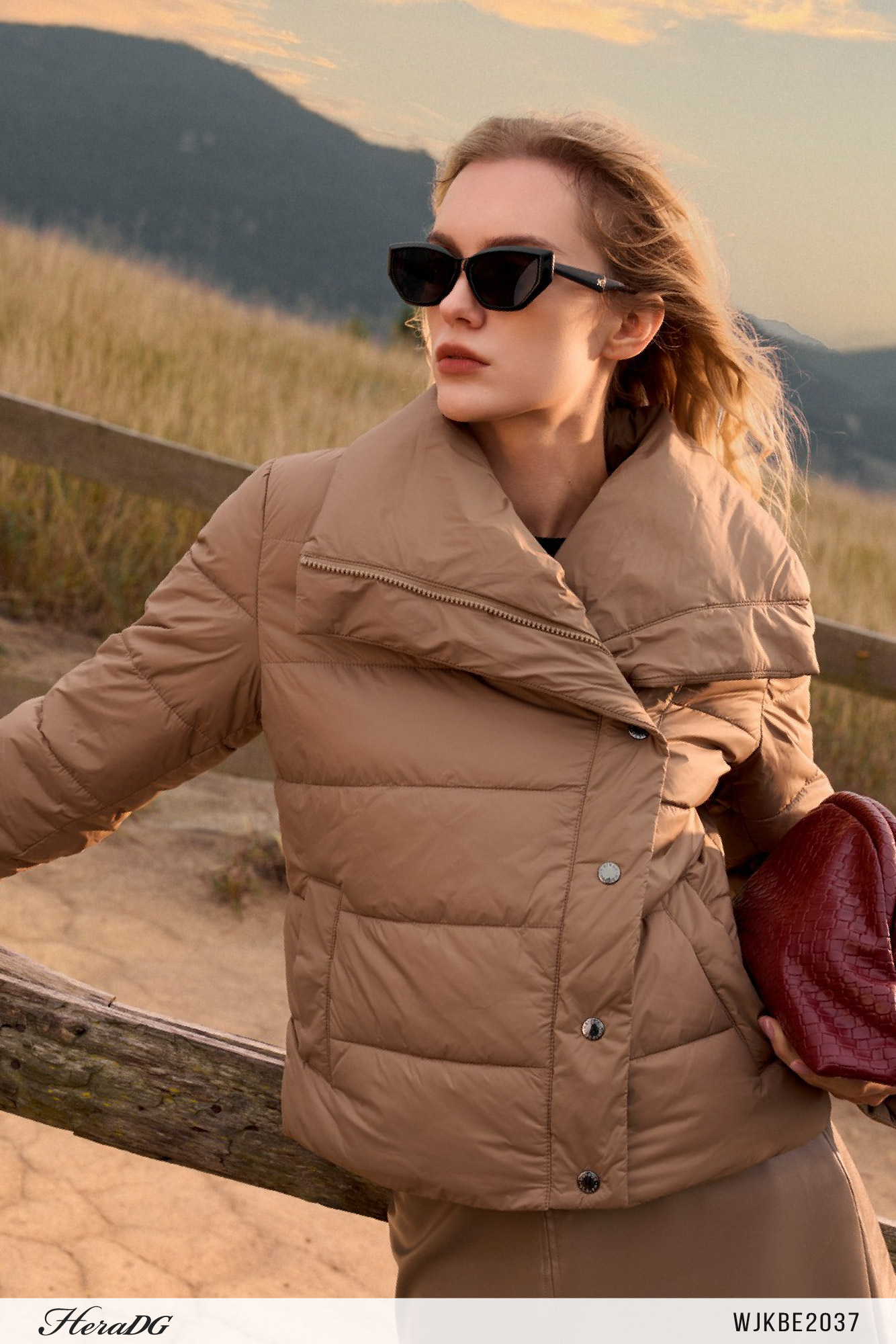 Ảnh của Áo phao 3 lớp dáng ngắn nẹp chéo